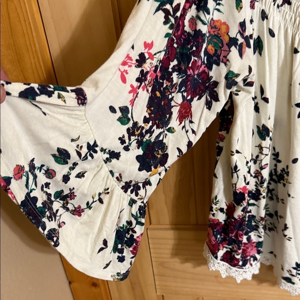 LUQ Floral Print Women's Top - Picture 5 of 5